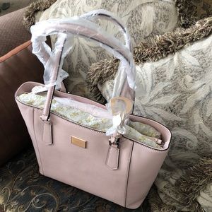 Very elegant and stylish/casual tote